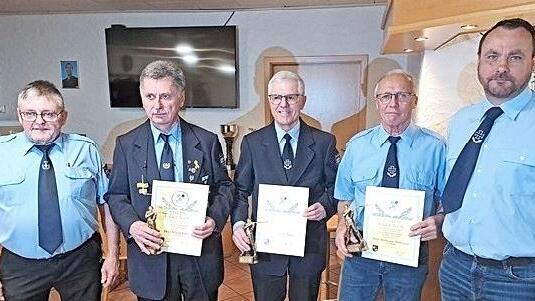 Ehrung Schie&szlig;warte KSK Untererthal: Hermann Desch (ehemaliger Vorsitzender), Klaus Lutz, Herbert Baus, Wolfgang Hofmann, Andreas Mecke (neuer Vorsitzender).