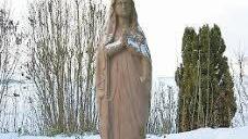 Vor 25 Jahren gesegnet: Die Marienstatue in Hetzlos.  Foto: G. Straub