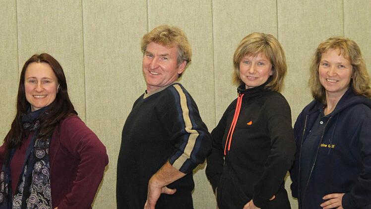 Ein Teil der ehemaligen Gründungsmitglieder heute: (von links) Marina und Michael Bahl, Heike Weich und Sabine Gräf. Foto: Katharina Feulner