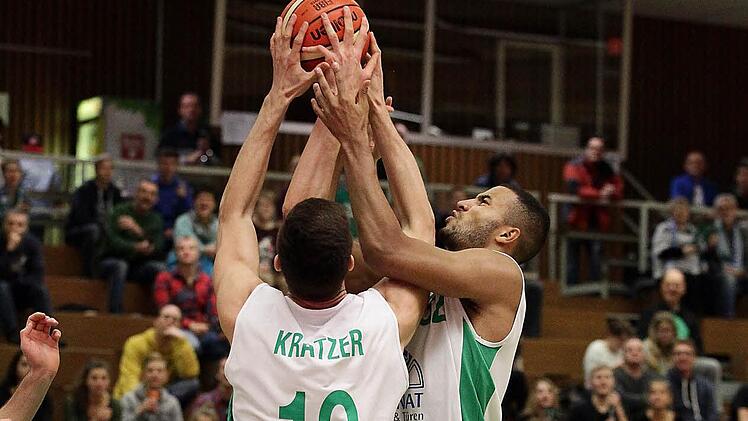 Auf Leon Kratzer und Johannes Thiemann (r.) war unter den Körben zwar wieder einmal Verlass, dennoch kassierten die Baunacher in Köln eine Niederlage. Foto: sportpress