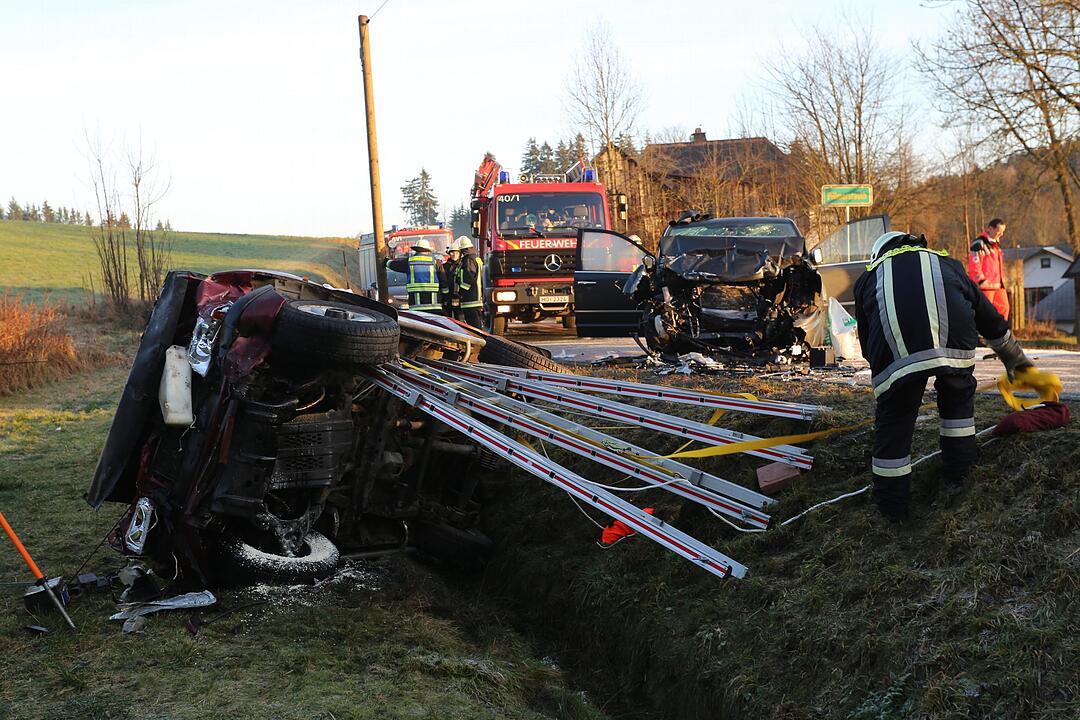 Mehrere Verletzte nach Glatteisunfall