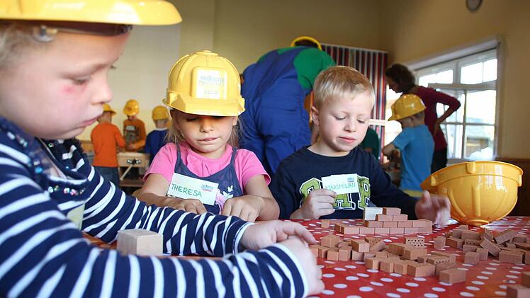 Kleine Maurermeister an Station Nummer Vier.