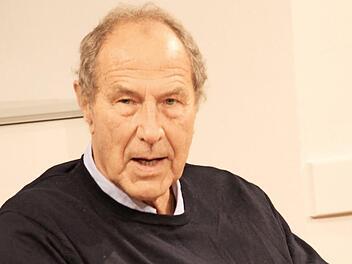 Michael Krüger ist gerne in Burgkunstadt, erfahren die Besucher seiner Lesung. Foto: Gerda Völk