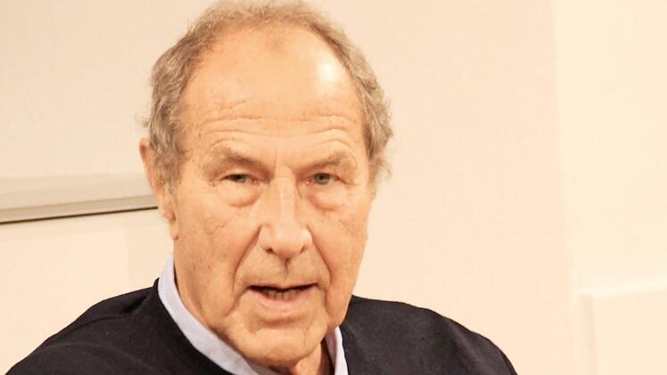 Michael Krüger ist gerne in Burgkunstadt, erfahren die Besucher seiner Lesung. Foto: Gerda Völk