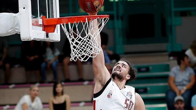 Dunk like an Egyptian: Der &Auml;gypter Assem Marei will mit seiner Energie unter den Brettern dem Bamberger Team zu einer erfolgreichen Saison verhelfen.  Foto: Daniel L&ouml;b