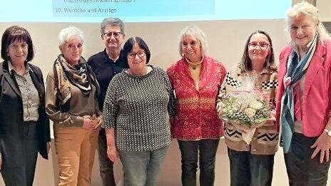 Sie „wuppen“ die Seniorengemeinschaft Lichtenfels; das SGL Vorstandsteam mit Referentin Karin Schubert, (von links): Regina Lorenz, Brigitte Raab, Alfred Scherbel, Edda Lindner, Monika Faber, Karin Schubert und Dr. Sigrid Christeiner.