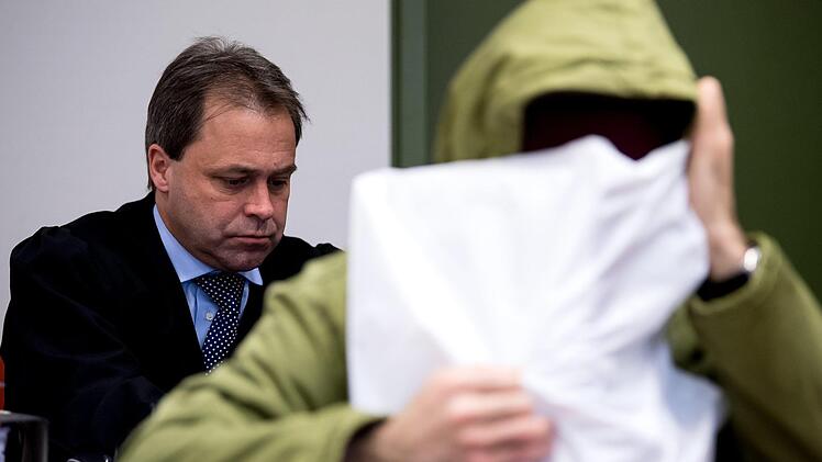 Der Angeklagte äußerte sich am Montag (26. März 2018) nicht zu den Vorwürfen. Foto: Sven Hoppe