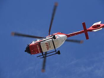 Erlangen-H&ouml;chstadt: Rettungshubschrauber bringt verletzten Motorradfahrer in Klinik