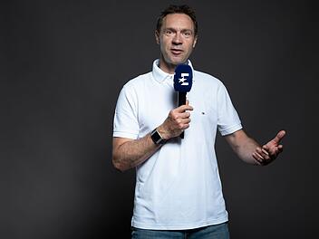 Nur ein Mensch ist die Tour de France öfter gefahren als Jens Voigt. Erst mit 42 Jahren machte der Berliner nach seiner 17. Rundfahrt 2014 Schluss. Seitdem arbeitet er unter anderem als Radsport-Experte und Kommentator. Im Interview spricht er über seinen dramatischen Unfall.