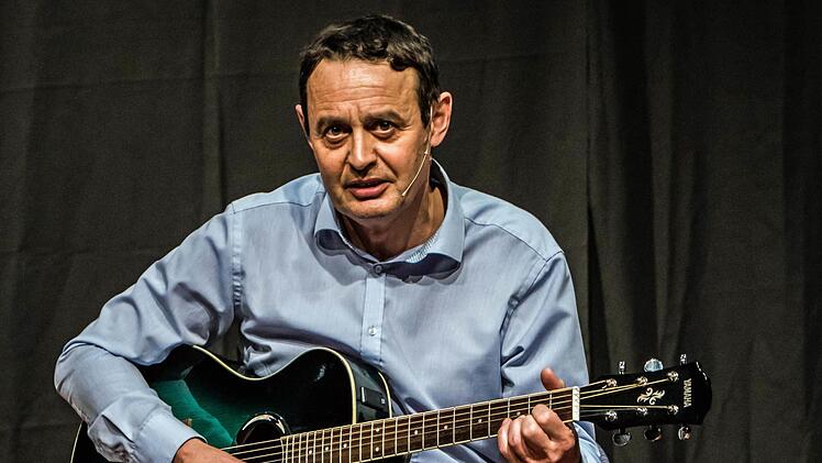 So feiert das Trio "TBC" die offizielle Premiere seines neuen Programms "Aller Unfug ist schwer" im Coburger Kongresshaus.