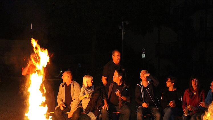 Gemütlich ging es bei den Fischern am offenen Feuer zu.