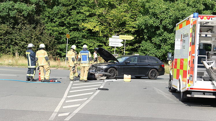 Frontalzusammensto&szlig; zwischen Motorrad und Auto