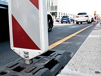 Verfahrene Lebenszeit: Bauleute verbringen oft mehrere Stunden t&auml;glich im Auto, um zur Arbeit zu kommen - meist unbezahlt. Foto: privat