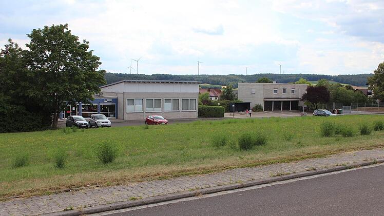 Auf dieser Wiese oberhalb der Mühlhausener Schule soll ein neuer Kindergarten entstehen.  Foto: Andreas Dorsch