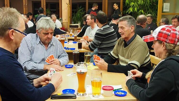 Konzentration beim Schafkopfrennen in Gro&szlig;enseebach  Daniela Lunz