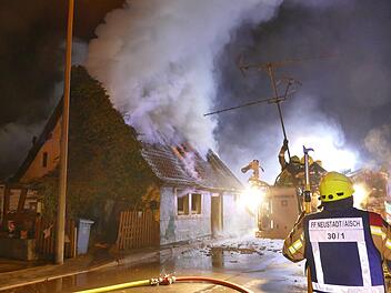 In Mittelfranken hat sich am Neujahrstag ein großer Feuerwehreinsatz ereignet.  Fotos: News5/Oßwald