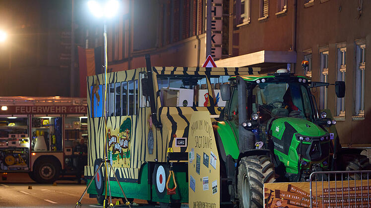 20-J&auml;hriger ger&auml;t unter Karnevalswagen und stirbt - Trag&ouml;die in Sankt Goarshausen