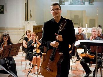 Srdjan Bulat bestreitet bei den 20. Bamberger Gitarrentagen das Eröffnungskonzert. Foto: pr