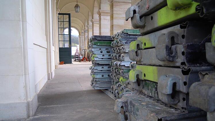 Gerüste stehen vor dem Lola Montez-Saal. Foto: Julia Raab