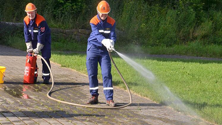 Früh übt sich, wer ein Feuerwehrmann werden möchte. Foto: Kathrin Kupka-Hahn