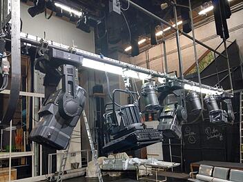 Blick auf eine Beleuchterbrücke des Landestheaters. Im Coburger Musentempel sind derzeit 20 betagte Bühnenscheinwerfer im Einsatz. Für vier dieser Scheinwerfer gibt es bereits jetzt keine Ersatzteile mehr.Foto: Landestheater Coburg