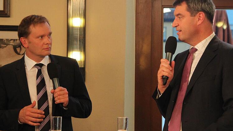 TVO-Moderator Frank Ebert (links) im Gespräch mit Minister Markus Söder. Foto: Jürgen Gärtner