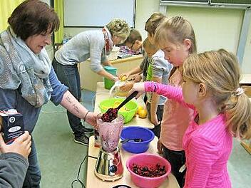 Auch leckere Smoothies wurden zubereitet Foto: Bruno Prei&szlig;inger
