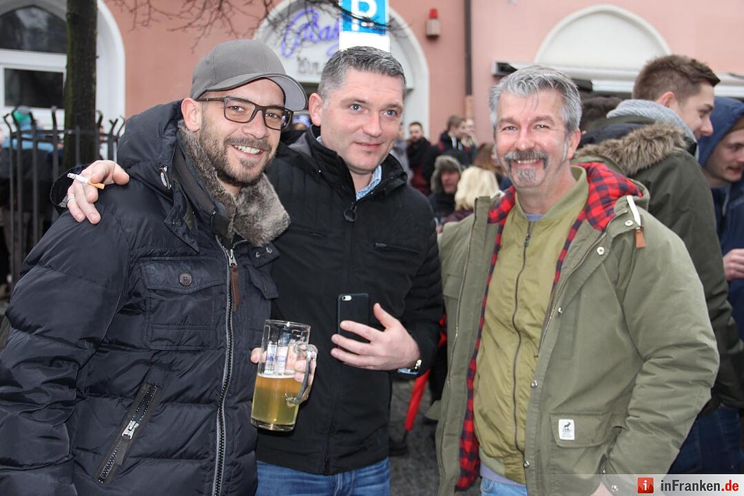 Philipp, Guido und Matthias sind sonst nur ab und zu im Kulmbacher Nachtleben unterwegs. Der Heilige Frühschoppen ist für die drei aber Pflicht.