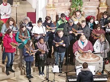 Der Dekanatsworkshop "Neues geistliches Lied" in Stadtsteinach zog 26 Teilnehmer aus der gesamten Region in seinen Bann. Foto: privat
