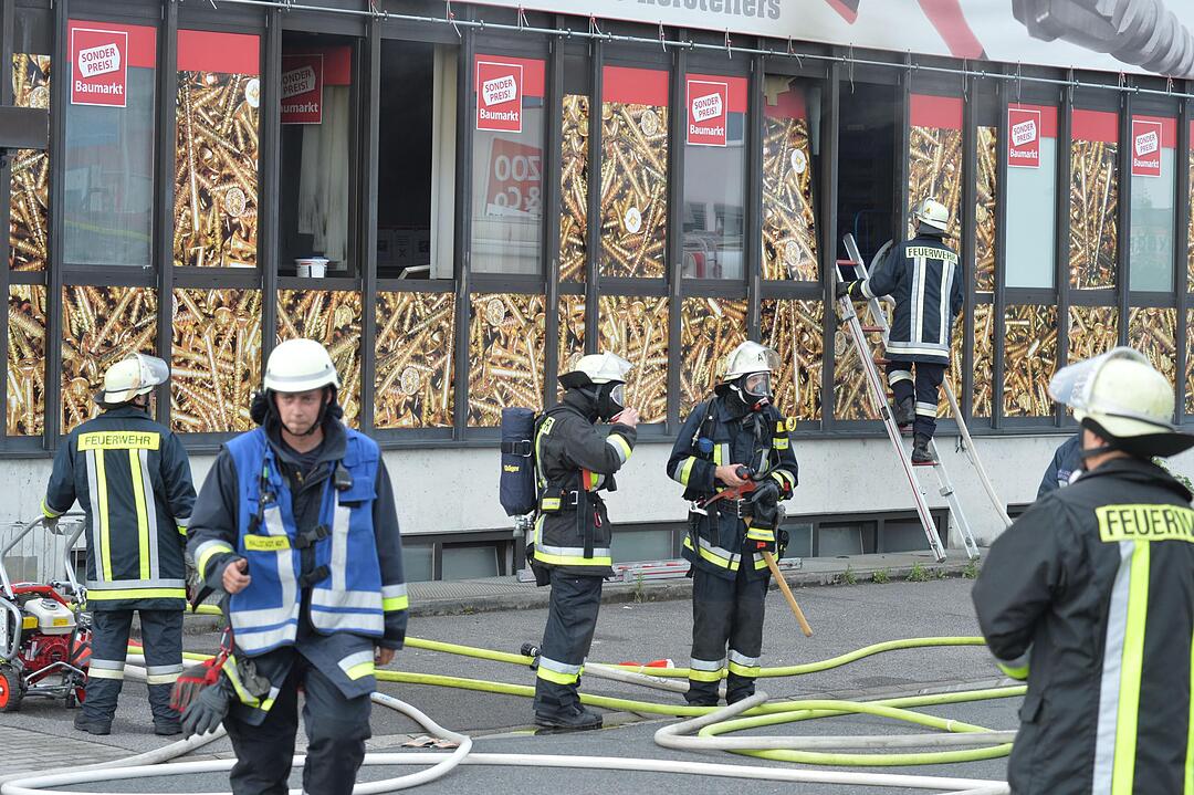 Hallstadt: Hoher Schaden bei Baumarkt-Brand