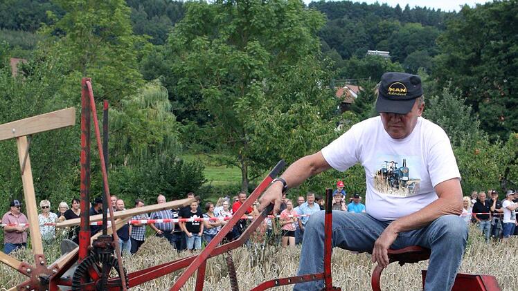Der Sägebinder war eine Errungenschaft der früheren Jahre und wurde bereits von einem Traktor gezogen.  Foto: Michael Wunder
