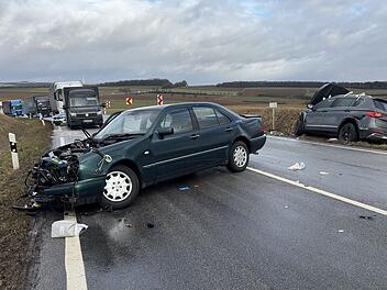 Schwerverletzte bei Unfall auf B19 im Kreis W&uuml;rzburg