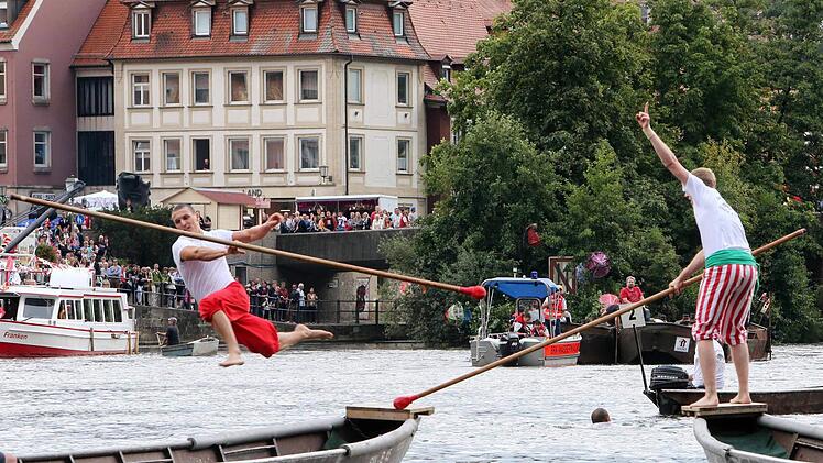 Das Fischerstechen am Sonntag auf der Sandkerwa