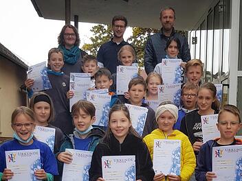 Erfolgreich das Juniorabzeichen absolvierten 16 Nachwuchsmusiker vom Musikverein Stangenroth und der Bläservereinigung Burkardroth.