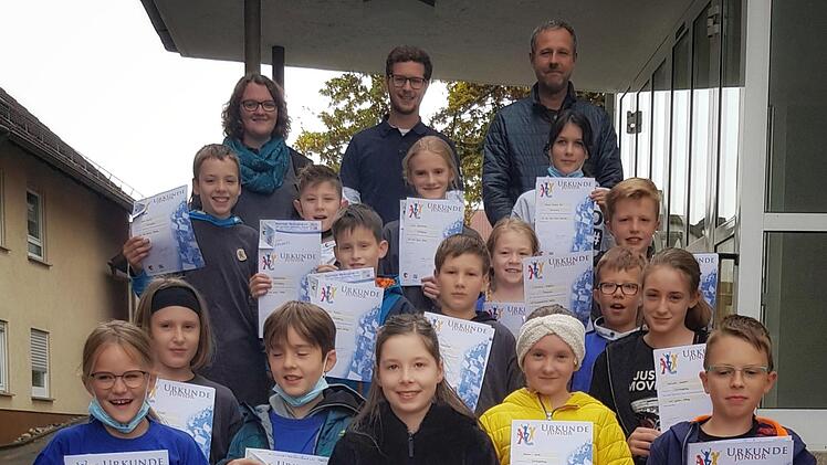 Erfolgreich das Juniorabzeichen absolvierten 16 Nachwuchsmusiker vom Musikverein Stangenroth und der Bläservereinigung Burkardroth.
