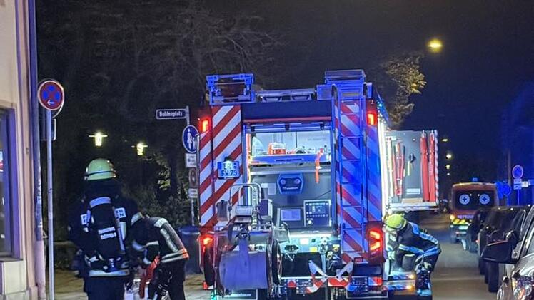 Erlangen: Rauch bis zum Boden - Nachbar rettet Bewohner das Leben