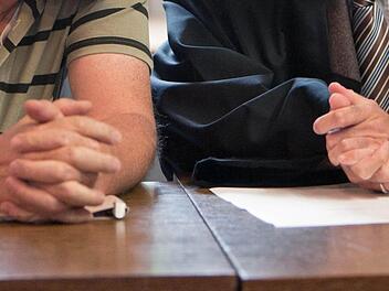 Symbolbild aus einer Gerichtsverhandlung  Foto: dpa/Mark Härtl