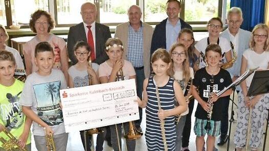 Die Kinder der zwei Bläserklassen freuten sich riesig über die Spende. Foto: privat