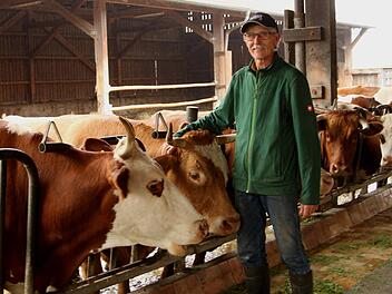 Landwirt Manfred Schmitt merkt man seinen besonderen Umgang mit seinen Tieren direkt an.Günther Geiling