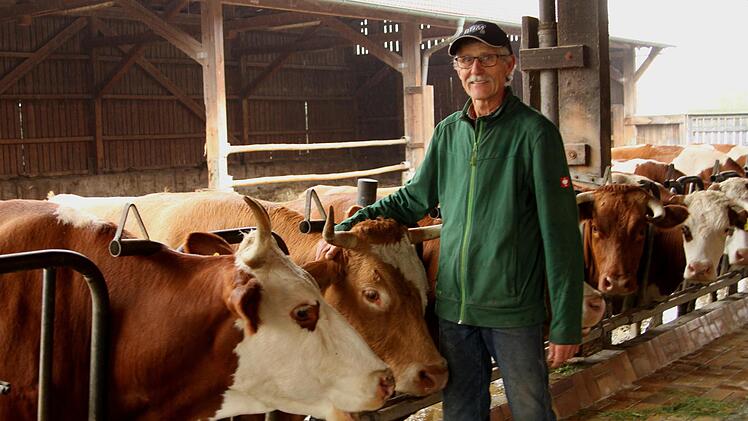 Landwirt Manfred Schmitt merkt man seinen besonderen Umgang mit seinen Tieren direkt an.Günther Geiling