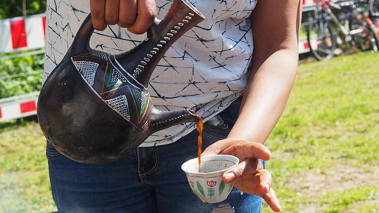 Kaffeezubereitung am offenen Feuer.