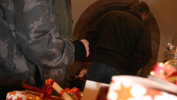 Ronny Nabuda sucht ein Geschenk für die Mama.