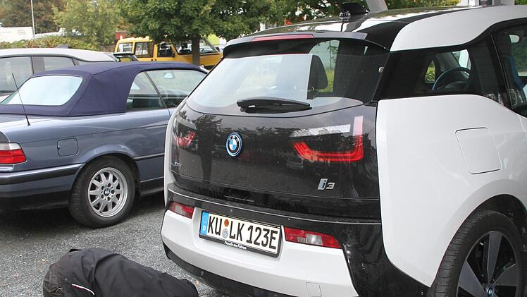 Mehr als 50 Interessierte kamen zum Treffpunkt Elektromobilität. Eingeladen hatten das Landratsamt Kulmbach und die  Energieagentur Nordbayern.  Foto: Sonny Adam