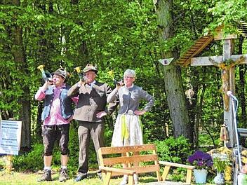 Mit verschiedenen Signalen erfreuten die Jagdhornbläser beim Kreuzfest der Eltingshäuser Jäger das Publikum.  Foto: Thorsten Schlotter