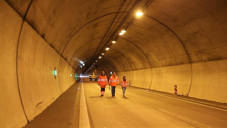 Projektleiter Andreas Sander, Tunnelmanager Frank Heim (Mitte) und die technische Oberinspektorin Ava-Sina Das