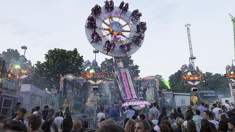 Würzburg: Zoll nimmt Kiliani-Volksfest auseinander