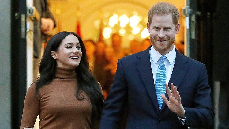 Der britische Prinz Harry und seine Frau Meghan wollen eigentlich nur ihre Ruhe. Ob sie genau deshalb wegen jeder Kleinigkeit die Öffentlichkeit suchen?