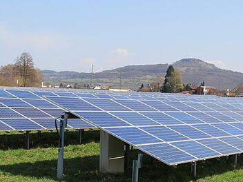 Neben der Solaranlag in Unterzettlitz könnten weitere Solarparks im Landkreis entstehen.  Foto: Jutta Rudel