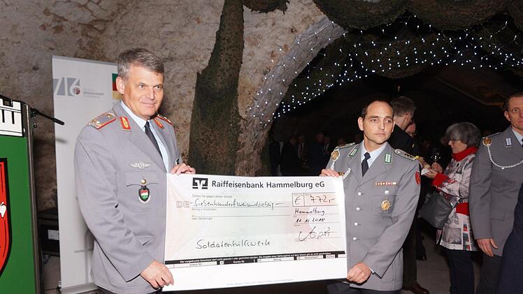 Spende für das Soldatenhilfswerk der BundeswehrFoto: Arkadius Guzy
