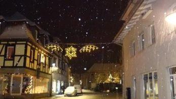 Zwar strahlen auch heuer die Lichter in Hammelburgs Straßen und am Marktplatz, doch wird die vorweihnachtliche Zeit in der Saalestadt etwas anders ausfallen als gewohnt. Archiv/Sebastian Hose